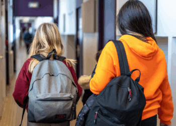 "Nous avons 400 enfants malades": les élèves d'un collège des Pyrénées-Orientales frappés par une intoxication 14 "Nous avons 400 enfants malades": les élèves d'un collège des Pyrénées-Orientales frappés par une intoxication « Nous avons 400 enfants malades »: les élèves d’un collège des Pyrénées-Orientales frappés par une intoxication