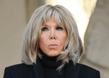 Brigitte Macron : “L’escalier…” un moment très personnel avec un dirigeant étranger refait surface…