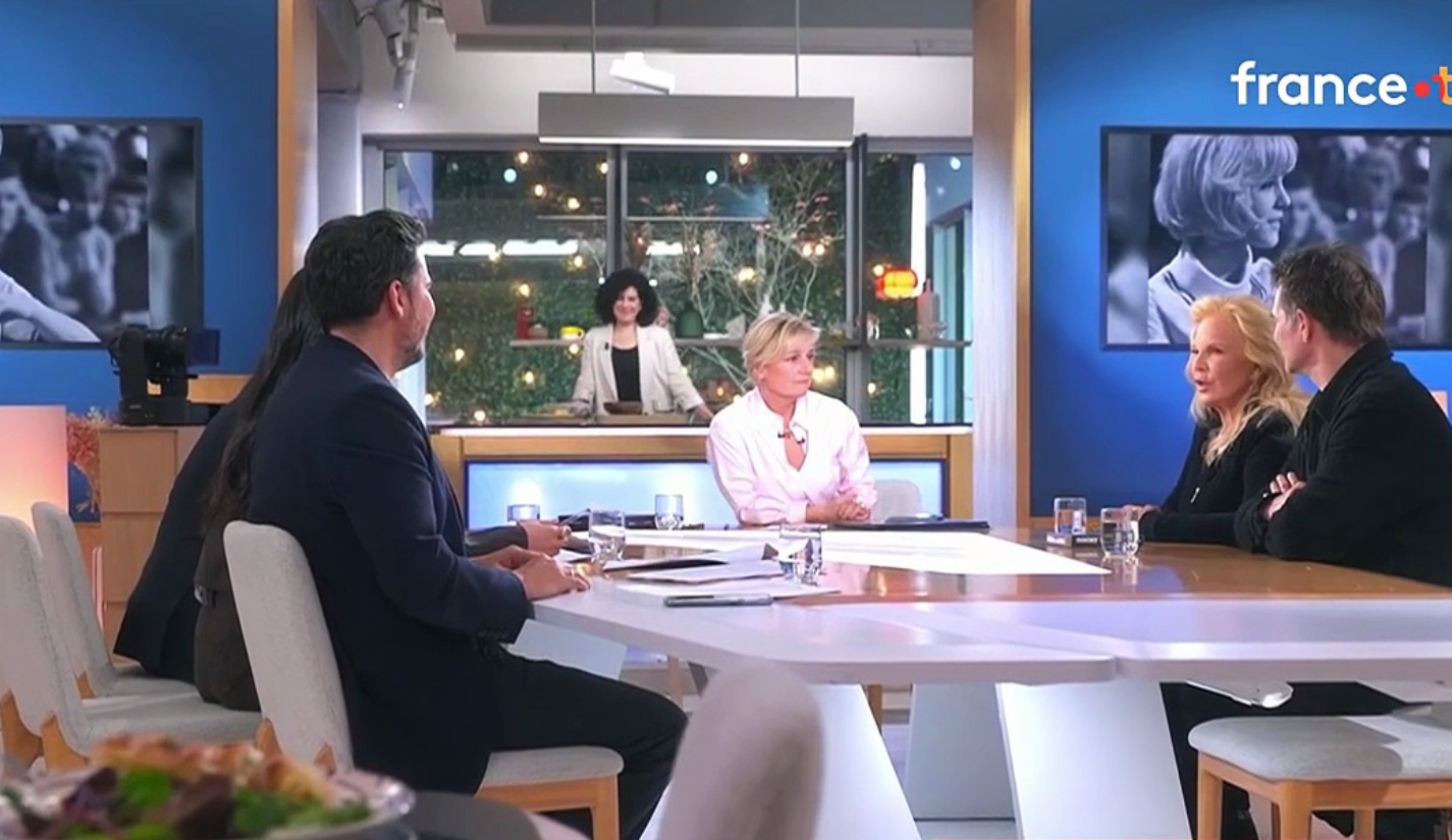 "Il avait fait une crise" : Sylvie Vartan révèle quel titre écrit par Charles Aznavour a rendu jaloux Johnny Hallyday (ZAPTV) 3 "Il avait fait une crise" : Sylvie Vartan révèle quel titre écrit par Charles Aznavour a rendu jaloux Johnny Hallyday (ZAPTV) Capture decran 2025 12 09 173100