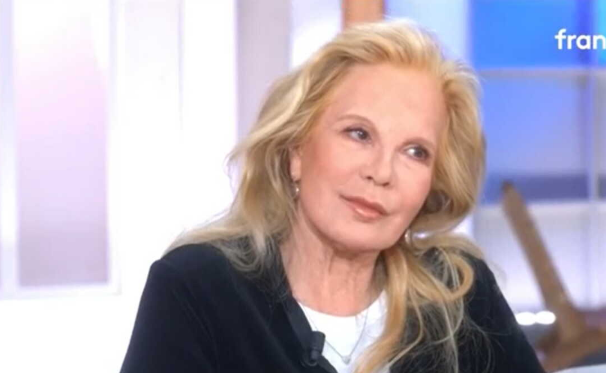 "Il avait fait une crise" : Sylvie Vartan révèle quel titre écrit par Charles Aznavour a rendu jaloux Johnny Hallyday (ZAPTV) 2 "Il avait fait une crise" : Sylvie Vartan révèle quel titre écrit par Charles Aznavour a rendu jaloux Johnny Hallyday (ZAPTV) Capture decran 2025 12 09 173109