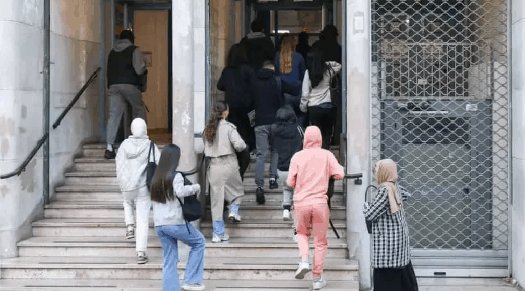 Une enseignante frappée par une élève après lui avoir demandé de retirer son voile