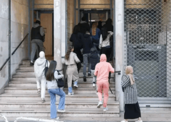 Une enseignante frappée par une élève après lui avoir demandé de retirer son voile