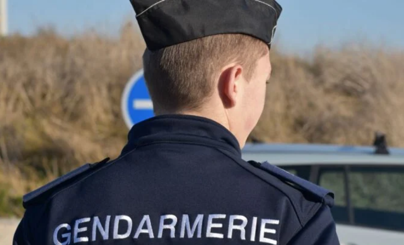 Des faux gendarmes arrêtent les automobilistes pour voler leurs papiers et de l’argent, ce signe doit immédiatement vous alerter 3 Des faux gendarmes arrêtent les automobilistes pour voler leurs papiers et de l’argent, ce signe doit immédiatement vous alerter Capture decran 2025 12 10 220350