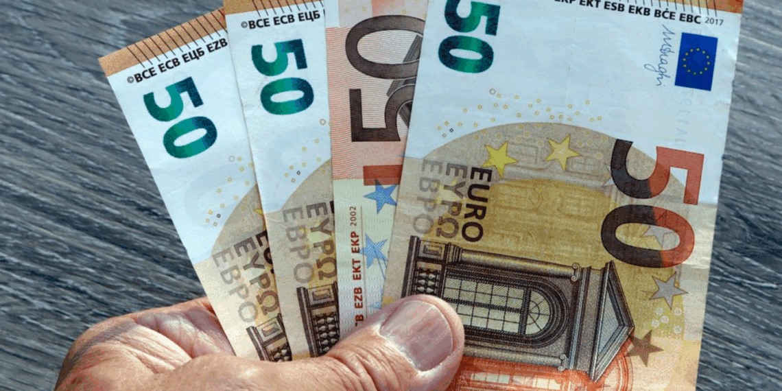 Dons d'argent aux enfants : cette règle fiscale qui entre en vigueur le 1er janvier 2026 pourrait vous coûter gros 3 Dons d'argent aux enfants : cette règle fiscale qui entre en vigueur le 1er janvier 2026 pourrait vous coûter gros Dons d’argent aux enfants : cette règle fiscale qui entre en vigueur le 1er janvier 2026 pourrait vous coûter gros