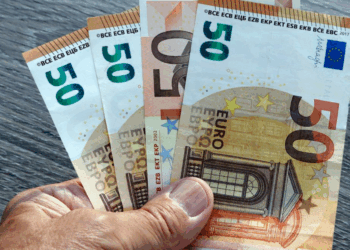 Dons d'argent aux enfants : cette règle fiscale qui entre en vigueur le 1er janvier 2026 pourrait vous coûter gros 17 Dons d'argent aux enfants : cette règle fiscale qui entre en vigueur le 1er janvier 2026 pourrait vous coûter gros Dons d’argent aux enfants : cette règle fiscale qui entre en vigueur le 1er janvier 2026 pourrait vous coûter gros