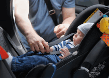 Un bébé décède dans un accident de la route après avoir été éjecté de son siège auto