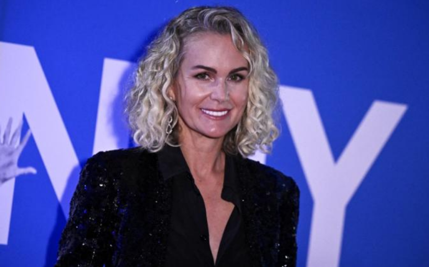 Laeticia Hallyday a enfin réglé toutes les dettes (de plusieurs millions d'euros) laissées par Johnny, de quoi vit-elle aujourd'hui ? 2 Laeticia Hallyday a enfin réglé toutes les dettes (de plusieurs millions d'euros) laissées par Johnny, de quoi vit-elle aujourd'hui ? Capture decran 2025 12 11 232800