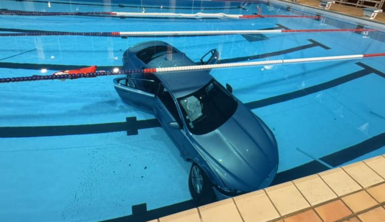 Une voiture finit sa course dans la piscine municipale de La Ciotat, la conductrice et sa fille de 5 ans secourues 4 Une voiture finit sa course dans la piscine municipale de La Ciotat, la conductrice et sa fille de 5 ans secourues Capture decran 2025 12 12 151510