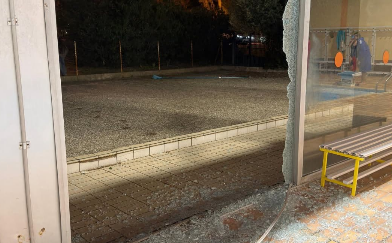 Une voiture finit sa course dans la piscine municipale de La Ciotat, la conductrice et sa fille de 5 ans secourues 3 Une voiture finit sa course dans la piscine municipale de La Ciotat, la conductrice et sa fille de 5 ans secourues Capture decran 2025 12 12 151517