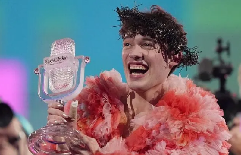 "Il n'a plus sa place sur mon étagère": Nemo, gagnant de l'Eurovision 2024, rend son trophée 4 "Il n'a plus sa place sur mon étagère": Nemo, gagnant de l'Eurovision 2024, rend son trophée Capture decran 2025 12 12 153252
