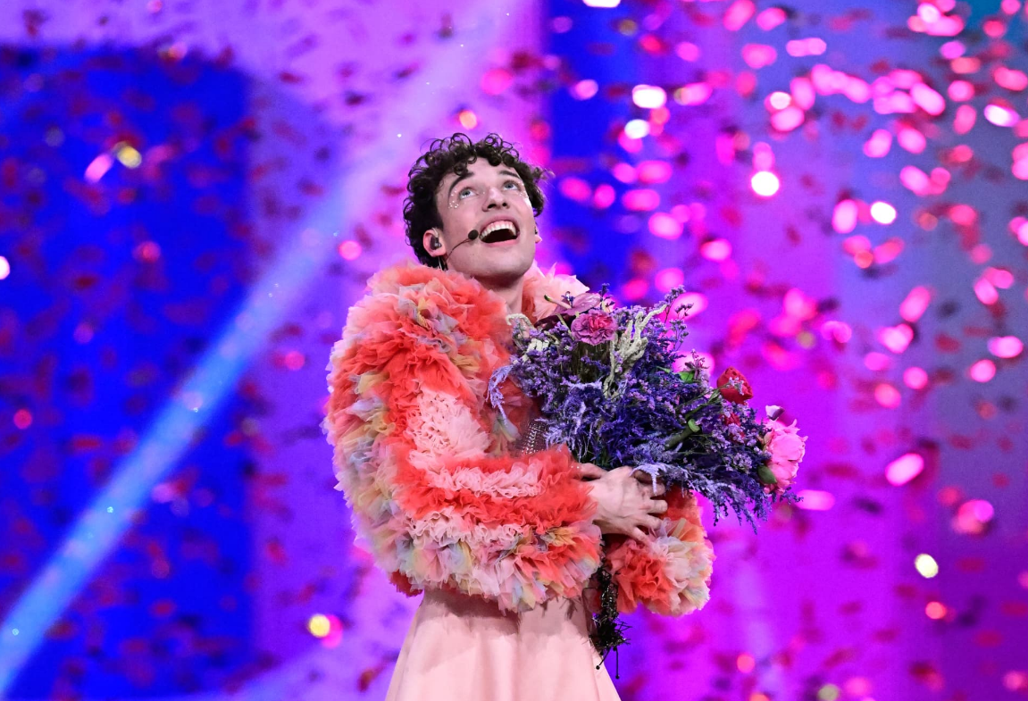 "Il n'a plus sa place sur mon étagère": Nemo, gagnant de l'Eurovision 2024, rend son trophée 2 "Il n'a plus sa place sur mon étagère": Nemo, gagnant de l'Eurovision 2024, rend son trophée Capture decran 2025 12 12 153257