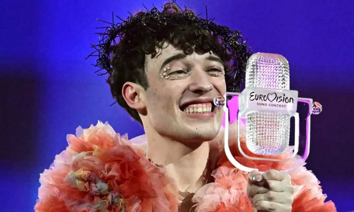 "Il n'a plus sa place sur mon étagère": Nemo, gagnant de l'Eurovision 2024, rend son trophée 3 "Il n'a plus sa place sur mon étagère": Nemo, gagnant de l'Eurovision 2024, rend son trophée Capture decran 2025 12 12 153302
