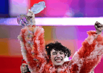 « Il n&rsquo;a plus sa place sur mon étagère »: Nemo, gagnant de l&rsquo;Eurovision 2024, rend son trophée