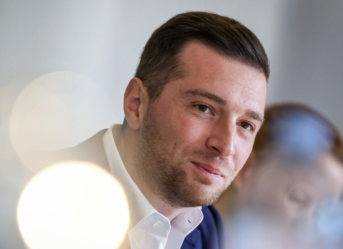 Cette ex-compagne que Jordan Bardella n’évoque jamais mais qui ressurgit en direct à la télévision 3 Cette ex-compagne que Jordan Bardella n’évoque jamais mais qui ressurgit en direct à la télévision Capture decran 2025 12 15 121549