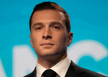 Cette ex-compagne que Jordan Bardella n’évoque jamais mais qui ressurgit en direct à la télévision 12 Cette ex-compagne que Jordan Bardella n’évoque jamais mais qui ressurgit en direct à la télévision Cette ex-compagne que Jordan Bardella n’évoque jamais mais qui ressurgit en direct à la télévision