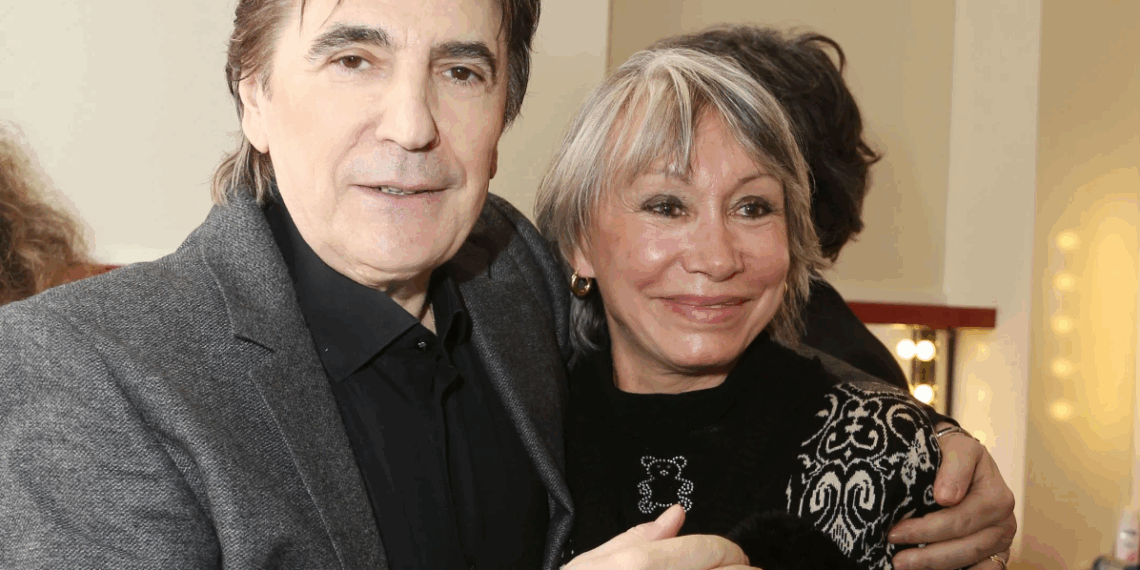 Serge Lama estime être « une lourde charge » pour son épouse