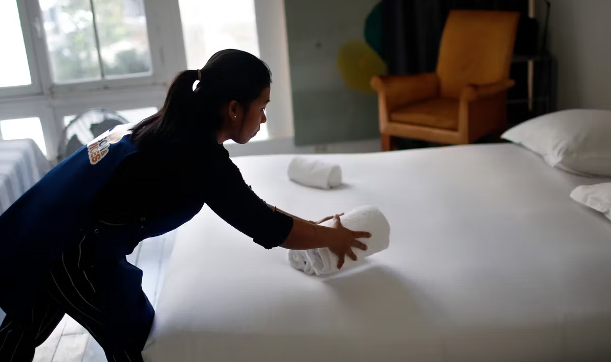 Le propriétaire de leur Airbnb scotche une consigne surprenante sur le lit 2 Le propriétaire de leur Airbnb scotche une consigne surprenante sur le lit Capture decran 2025 12 16 135052