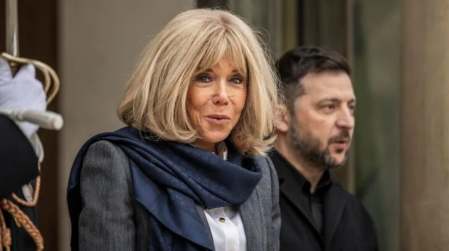 Brigitte Macron dans la tourmente : après l'affaire des « sales connes », la Première dame s'explique, « Cela n'était absolument pas destiné à être public. » 3 Brigitte Macron dans la tourmente : après l'affaire des « sales connes », la Première dame s'explique, « Cela n'était absolument pas destiné à être public. » Brigitte Macron dans la tourmente : après l’affaire des « sales connes », la Première dame s’explique, « Cela n’était absolument pas destiné à être public. »