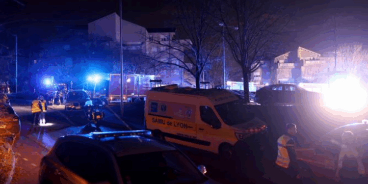 Ain : Explosion dans un immeuble, au moins six victimes dont deux enfants décédés 1 Ain : Explosion dans un immeuble, au moins six victimes dont deux enfants décédés Capture decran 2025 12 16 214205