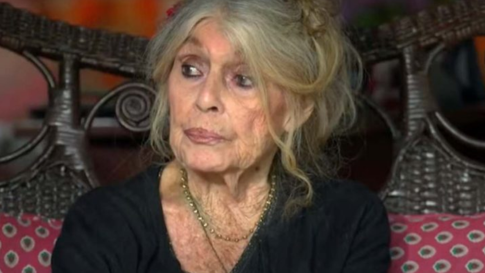A 91 ans, LFI ou RN ? Brigitte Bardot révèle ses intentions de vote : "Votez pour eux, au moins..." 3 A 91 ans, LFI ou RN ? Brigitte Bardot révèle ses intentions de vote : "Votez pour eux, au moins..." A 91 ans, LFI ou RN ? Brigitte Bardot révèle ses intentions de vote : « Votez pour eux, au moins… »