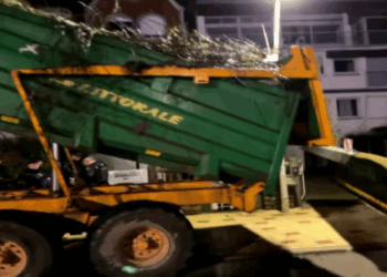Des agriculteurs en colère rassemblés devant la maison du couple Macron au Touquet 11 Des agriculteurs en colère rassemblés devant la maison du couple Macron au Touquet Des agriculteurs en colère rassemblés devant la maison du couple Macron au Touquet