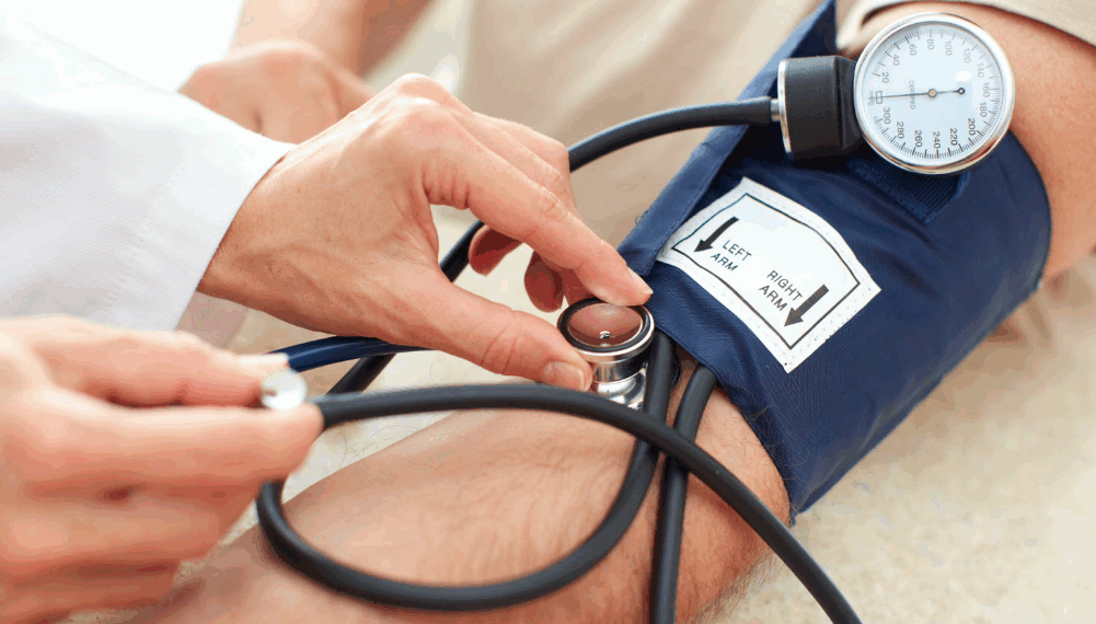 Sa tension explose à 25, il fait un AVC : ces boissons très consommées inquiètent les médecins