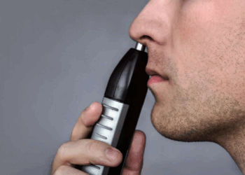 Épilation des poils de nez : une pratique à éviter pour votre santé 8 Épilation des poils de nez : une pratique à éviter pour votre santé Épilation des poils de nez : une pratique à éviter pour votre santé