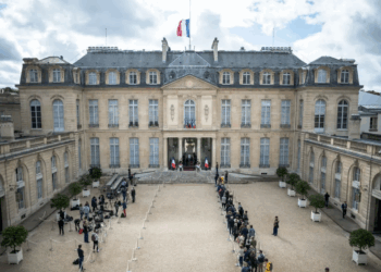 "Il n'y a plus de respect et d'amour de la France": vol massif de porcelaine à l'Elysée, un maître d'hôtel arrêté 4 "Il n'y a plus de respect et d'amour de la France": vol massif de porcelaine à l'Elysée, un maître d'hôtel arrêté « Il n’y a plus de respect et d’amour de la France »: vol massif de porcelaine à l’Elysée, un maître d’hôtel arrêté