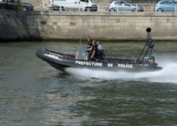 Une voiture tombe dans la Seine à Puteaux, ses deux jeunes occupants sont morts