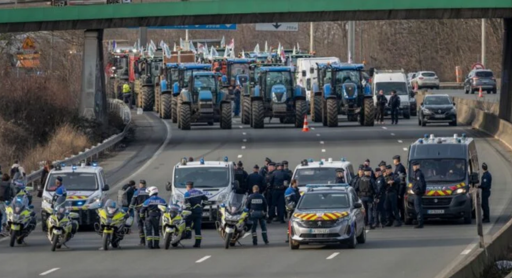 Vacances de Noël 2025 : FUYEZ ces autoroutes bloquées par les agriculteurs, les bouchons vont devenir monstrueux !