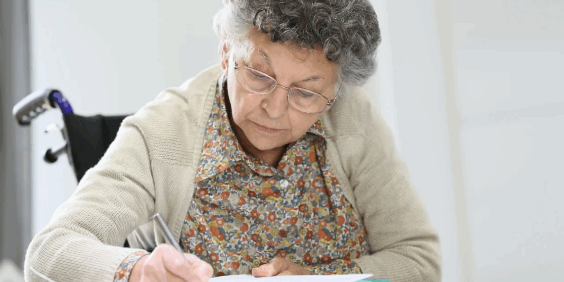 Une femme de 96 ans envoie une lettre hilarante à sa banque, le directeur n&rsquo;en revient pas et la fait publier