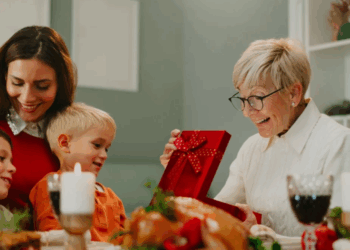 Cette mère fait payer 21,50 € à sa famille pour le repas de Noël, et elle assume totalement