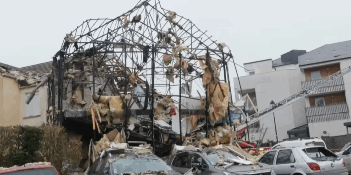 Une femme et ses trois enfants en urgence absolue après une explosion dans un pavillon dans les Yvelines