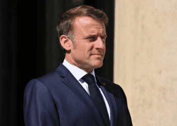 Crise budgétaire : « L’Élysée commence à s’impatienter » Macron hausse le ton et exige un budget en janvier