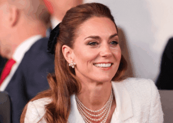 Kate Middleton (43 ans) hospitalisée à Noël, son cadeau "majestueux" après sa lutte contre le cancer 18 Kate Middleton (43 ans) hospitalisée à Noël, son cadeau "majestueux" après sa lutte contre le cancer Kate Middleton (43 ans) hospitalisée à Noël, son cadeau « majestueux » après sa lutte contre le cancer