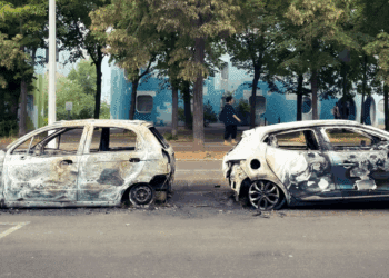 Le gouvernement envisage "une taxe émeutes" sur les assurances, les Français vont payer les dégâts des casseurs 4 Le gouvernement envisage "une taxe émeutes" sur les assurances, les Français vont payer les dégâts des casseurs Le gouvernement envisage « une taxe émeutes » sur les assurances, les Français vont payer les dégâts des casseurs