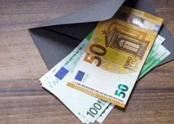 Si vous avez reçu de l'argent à Noël, devez-vous le déclarer aux impôts ? 2 Si vous avez reçu de l'argent à Noël, devez-vous le déclarer aux impôts ? Si vous avez reçu de l’argent à Noël, devez-vous le déclarer aux impôts ?