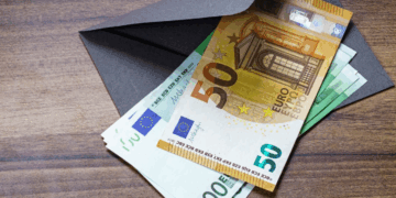 Si vous avez reçu de l&rsquo;argent à Noël, devez-vous le déclarer aux impôts ?