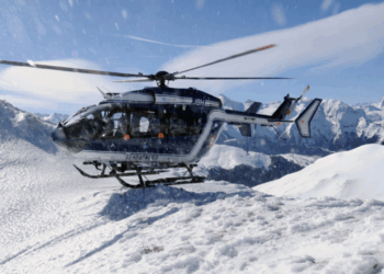 Alpes : un groupe de quatre skieurs emportés par une avalanche, le guide et une skieuse dans un état grave