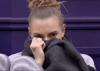 Star Academy : mauvais comportement de Léa face à Nikos Aliagas, elle se fait reprendre, « Je l&rsquo;ai déjà dit ? »