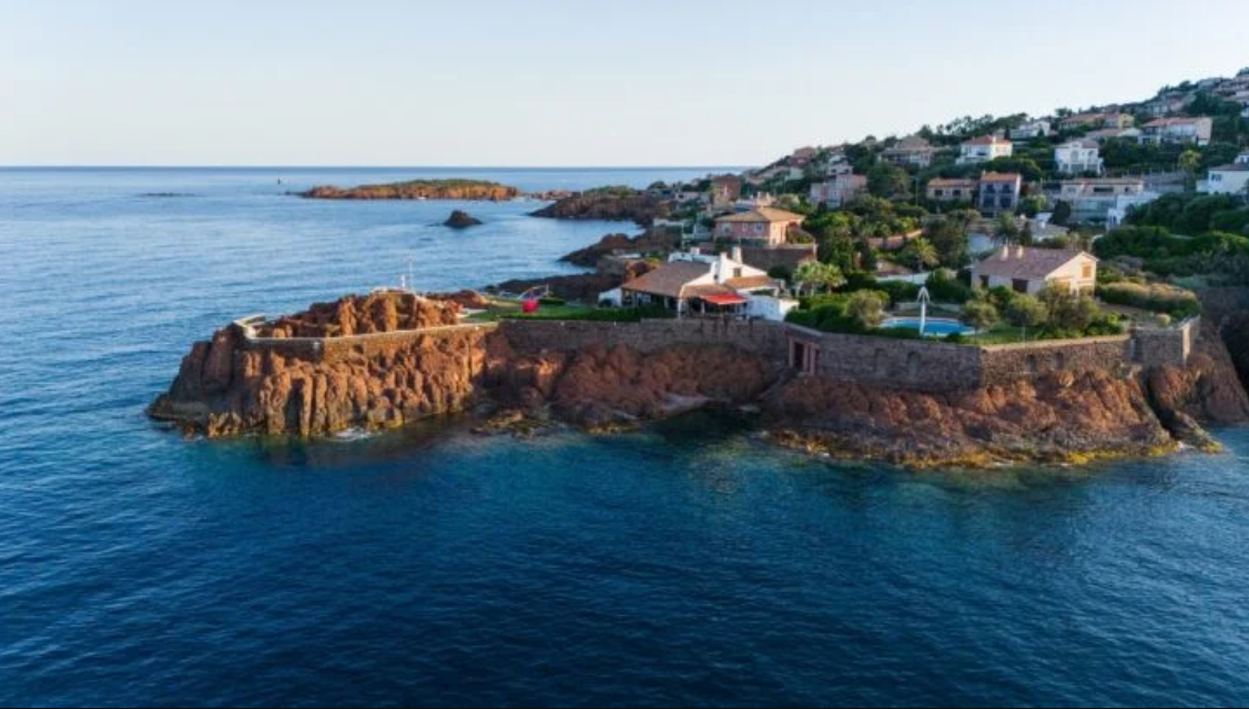 Disparition de Brigitte Bardot : qu'est-ce que la Garrigue, son autre domaine situé à Saint-Tropez ? 2 Disparition de Brigitte Bardot : qu'est-ce que la Garrigue, son autre domaine situé à Saint-Tropez ? Capture decran 2025 12 30 153001