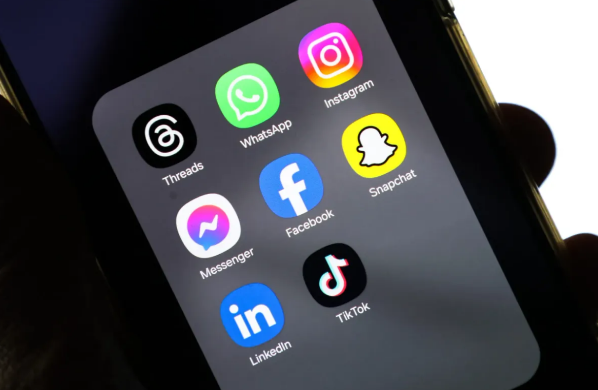 Le gouvernement veut interdire les réseaux sociaux aux moins de 15 ans et les portables au lycée dès la rentrée 2026 3 Le gouvernement veut interdire les réseaux sociaux aux moins de 15 ans et les portables au lycée dès la rentrée 2026 Capture decran 2025 12 31 180457