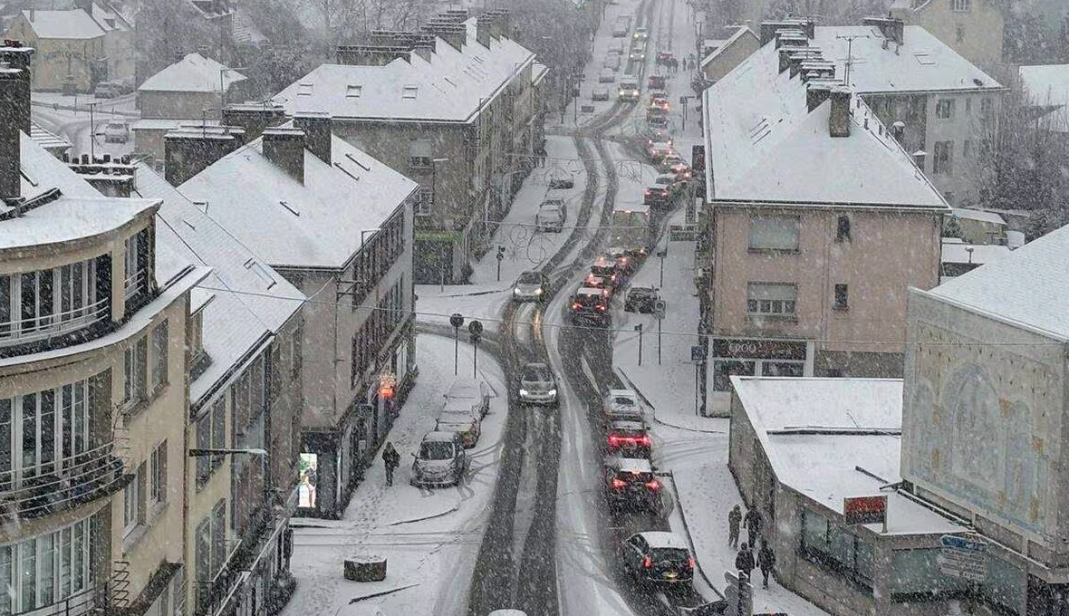 Jusqu'à 15 centimètres de neige attendus ce lundi: 26 départements placés en vigilance orange 3 Jusqu'à 15 centimètres de neige attendus ce lundi: 26 départements placés en vigilance orange Capture decran 2026 01 05 120819