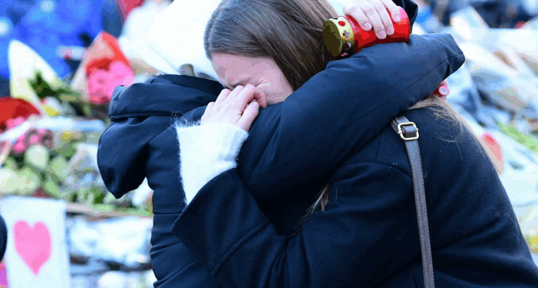 Laëtitia Brodard annonce le décès de son fils Arthur, disparu dans l’incendie de Crans-Montana 5 Laëtitia Brodard annonce le décès de son fils Arthur, disparu dans l’incendie de Crans-Montana Laëtitia Brodard annonce le décès de son fils Arthur, disparu dans l’incendie de Crans-Montana