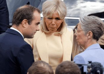 Sébastien Lecornu : sa relation insoupçonnée avec Brigitte Macron dévoilée, “Elle l’aime…" 15 Sébastien Lecornu : sa relation insoupçonnée avec Brigitte Macron dévoilée, “Elle l’aime…" Sébastien Lecornu : sa relation insoupçonnée avec Brigitte Macron dévoilée, “Elle l’aime… »