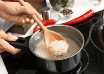 Un danger pour notre santé : cette erreur que l'on fait tous en cuisant du riz 8 Un danger pour notre santé : cette erreur que l'on fait tous en cuisant du riz Un danger pour notre santé : cette erreur que l’on fait tous en cuisant du riz