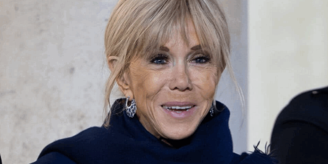« Plus riche que le président », voici la fortune totale de Brigitte Macron, elle est considérable 4 « Plus riche que le président », voici la fortune totale de Brigitte Macron, elle est considérable « Plus riche que le président », voici la fortune totale de Brigitte Macron, elle est considérable