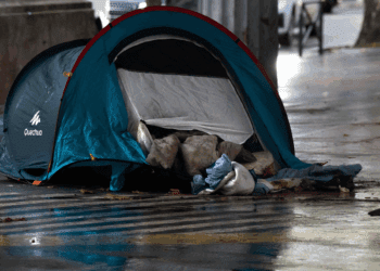LFI appelle à réquisitionner les millions de logements vides pour protéger les SDF durant cette vague de grand froid