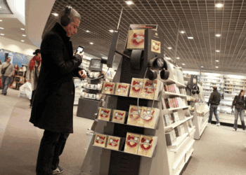 Nouveaux artistes, produits dérivés… Comment les Enfoirés luttent contre la chute des ventes