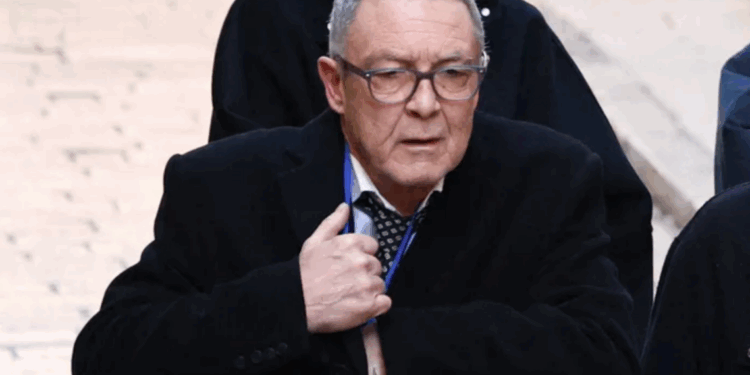 Obsèques de Brigitte Bardot : son fils Nicolas apparaît pour la première fois 1 Obsèques de Brigitte Bardot : son fils Nicolas apparaît pour la première fois Capture decran 2026 01 07 142235